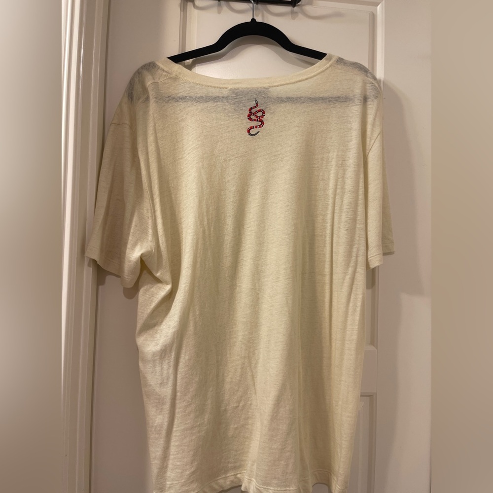 Gucci t-shirt, super soft, embroidered snake on the back, in mint condition